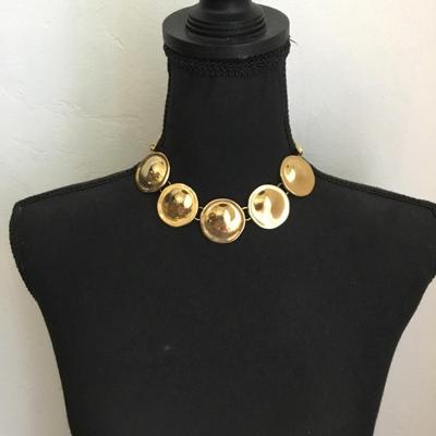Beautiful vintage disk gold tone necklace