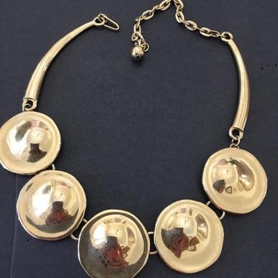 Beautiful vintage disk gold tone necklace