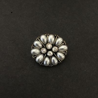 Vintage faux pearl pin