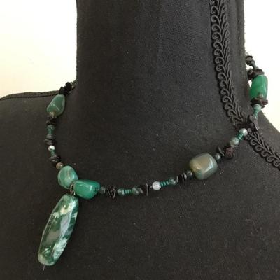 Beautiful vintage gem stone collar necklace