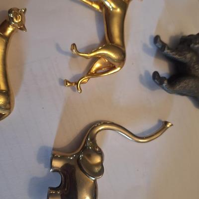 Animal figurines