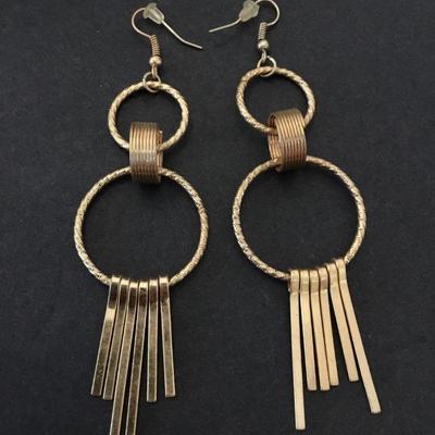 Beautiful gold tone dangle earrings very nice very beautiful