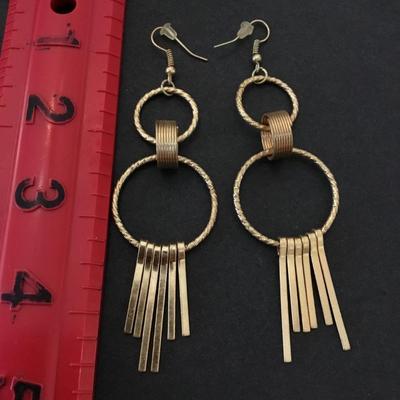 Beautiful gold tone dangle earrings very nice very beautiful