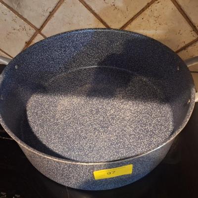 Large non stick casserole pot