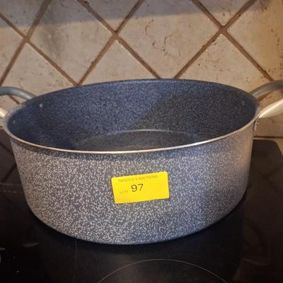 Large non stick casserole pot