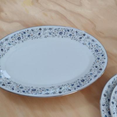 Contemporary Noritake 'Floris' Dinnerware- Approx 49 Pieces