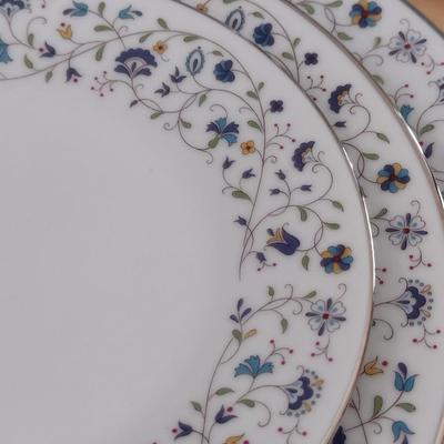 Contemporary Noritake 'Floris' Dinnerware- Approx 49 Pieces