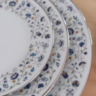 Contemporary Noritake 'Floris' Dinnerware- Approx 49 Pieces