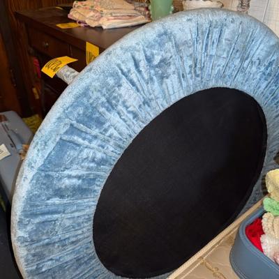 Sale Photo Thumbnail #77: Very nice condition, blue plush fabric around outside
