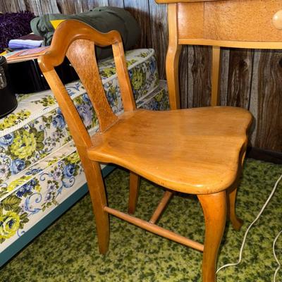 Sale Photo Thumbnail #118: Small desk and chair. See photos for details
30" tall, 29" wide, 20" deep