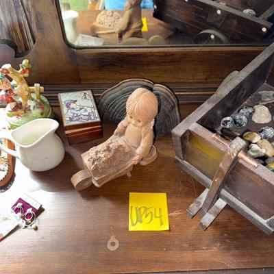 Sale Photo Thumbnail #158: Decor, rocks, jewelry, etc.