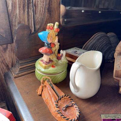 Sale Photo Thumbnail #162: Decor, rocks, jewelry, etc.