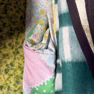 Sale Photo Thumbnail #181: Pillows, sheets, blankets