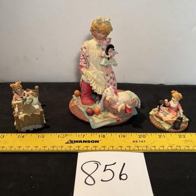 Laura’s Attic Collectables