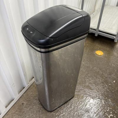 Garbage can