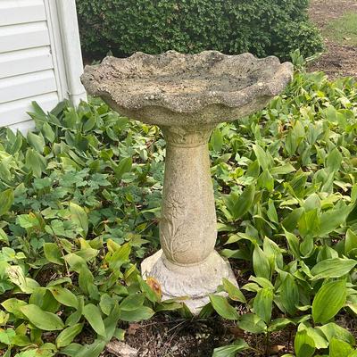 G352 Concrete Bird Bath