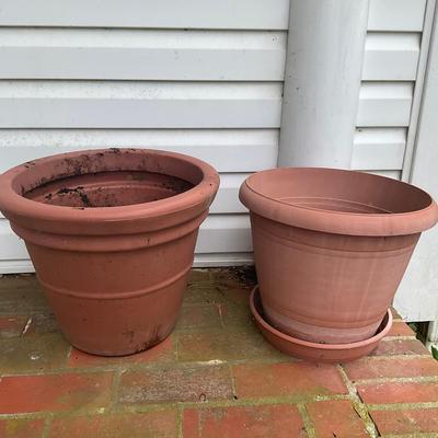 G354 Plastic Planters