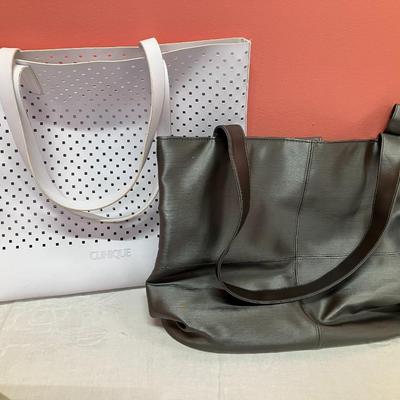 Sale Photo Thumbnail #9: 4 women's purses, no damage
