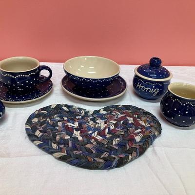 Sale Photo Thumbnail #13: Lot contains 7 dish pieces and 1 braided trivet