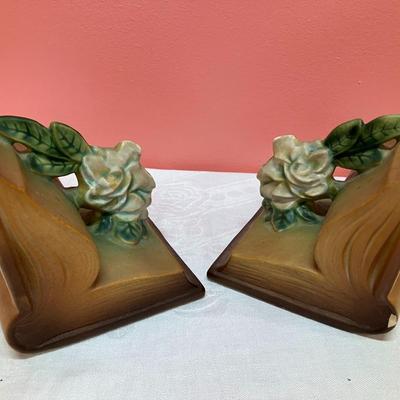 Sale Photo Thumbnail #45: Set of Roseville pieces including a bowl, vase, and bookends. Minor chipping to book end tops.