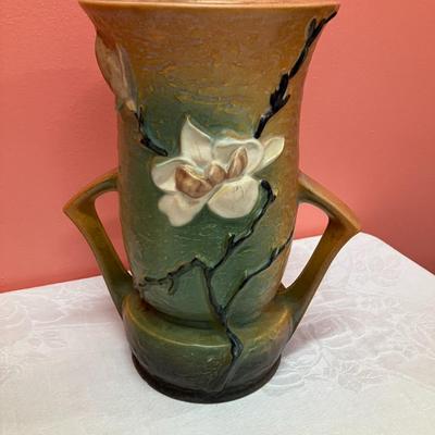 Sale Photo Thumbnail #42: Set of Roseville pieces including a bowl, vase, and bookends. Minor chipping to book end tops.