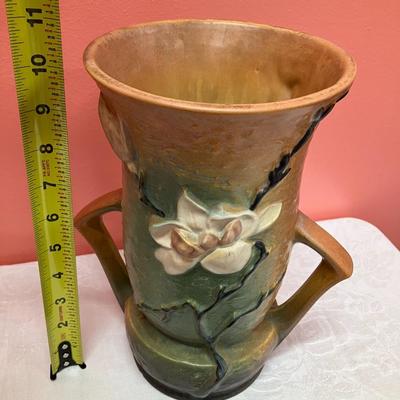Sale Photo Thumbnail #47: Set of Roseville pieces including a bowl, vase, and bookends. Minor chipping to book end tops.