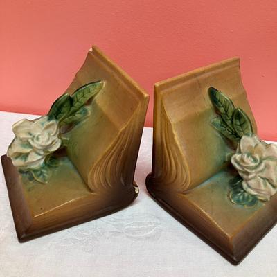 Sale Photo Thumbnail #44: Set of Roseville pieces including a bowl, vase, and bookends. Minor chipping to book end tops.