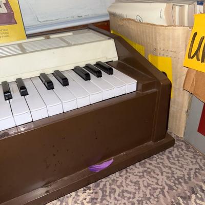 Sale Photo Thumbnail #333: Audion Duette Electric Reed Organ and manual