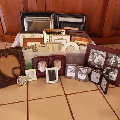 LOT 304D: Large Assortment of Beautiful New Frames