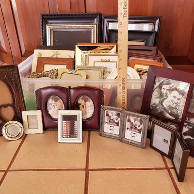 LOT 304D: Large Assortment of Beautiful New Frames