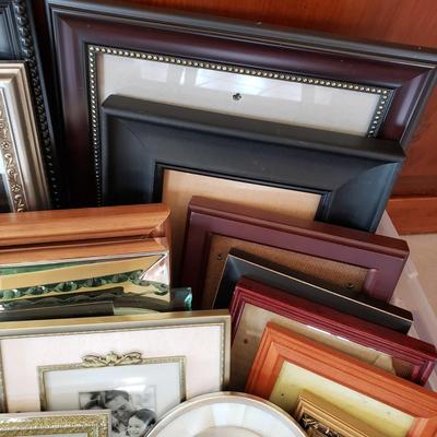 LOT 304D: Large Assortment of Beautiful New Frames