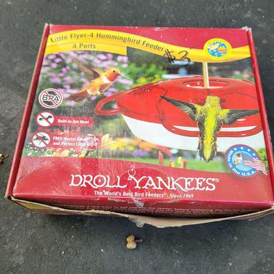 Hummingbird Feeders and Accessories (S-EL)