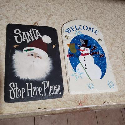LOT 307B: Outdoor Decor; 8 Slate Wall Hangings, 7 Outdoor Seasonal Flags, 6 Assorted Throw Rugs