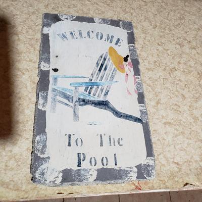 LOT 307B: Outdoor Decor; 8 Slate Wall Hangings, 7 Outdoor Seasonal Flags, 6 Assorted Throw Rugs