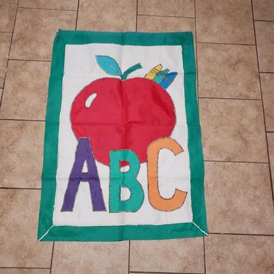 LOT 307B: Outdoor Decor; 8 Slate Wall Hangings, 7 Outdoor Seasonal Flags, 6 Assorted Throw Rugs