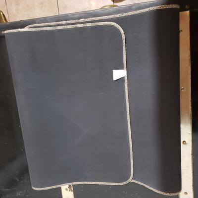 LOT 307B: Outdoor Decor; 8 Slate Wall Hangings, 7 Outdoor Seasonal Flags, 6 Assorted Throw Rugs