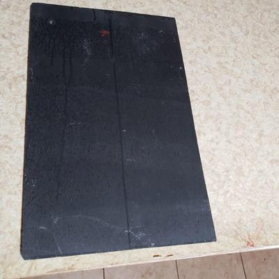 LOT 307B: Outdoor Decor; 8 Slate Wall Hangings, 7 Outdoor Seasonal Flags, 6 Assorted Throw Rugs