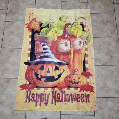 LOT 307B: Outdoor Decor; 8 Slate Wall Hangings, 7 Outdoor Seasonal Flags, 6 Assorted Throw Rugs