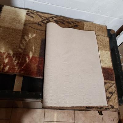 LOT 307B: Outdoor Decor; 8 Slate Wall Hangings, 7 Outdoor Seasonal Flags, 6 Assorted Throw Rugs