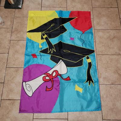 LOT 307B: Outdoor Decor; 8 Slate Wall Hangings, 7 Outdoor Seasonal Flags, 6 Assorted Throw Rugs