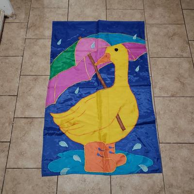 LOT 307B: Outdoor Decor; 8 Slate Wall Hangings, 7 Outdoor Seasonal Flags, 6 Assorted Throw Rugs