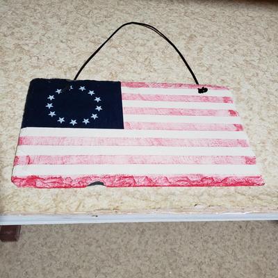 LOT 307B: Outdoor Decor; 8 Slate Wall Hangings, 7 Outdoor Seasonal Flags, 6 Assorted Throw Rugs