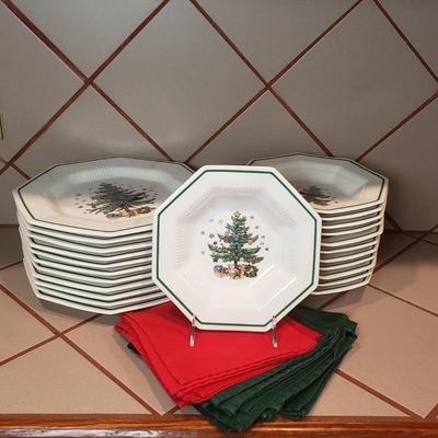 LOT 308K: Vintage Christmastime Tableware Plate and Bowl Sets Nikko Japan
