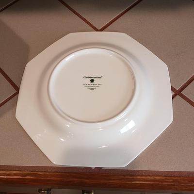 LOT 308K: Vintage Christmastime Tableware Plate and Bowl Sets Nikko Japan