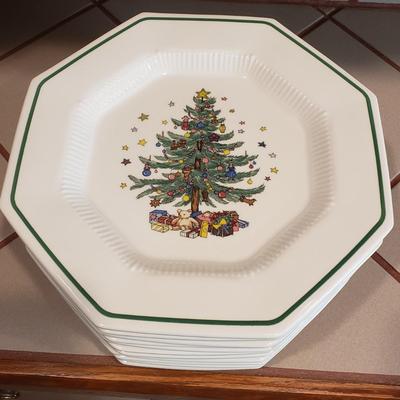 LOT 308K: Vintage Christmastime Tableware Plate and Bowl Sets Nikko Japan