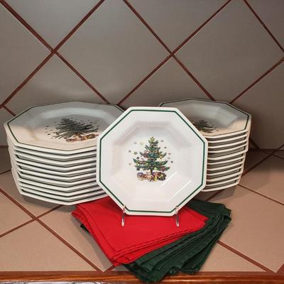 LOT 308K: Vintage Christmastime Tableware Plate and Bowl Sets Nikko Japan