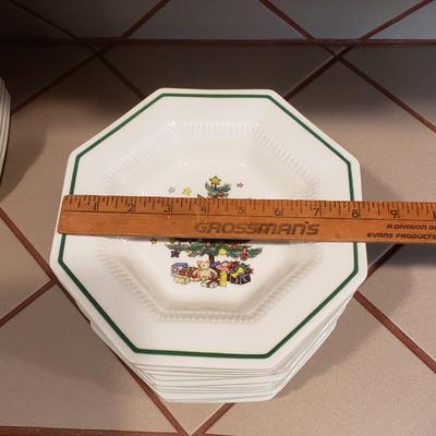 LOT 308K: Vintage Christmastime Tableware Plate and Bowl Sets Nikko Japan