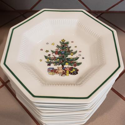 LOT 308K: Vintage Christmastime Tableware Plate and Bowl Sets Nikko Japan