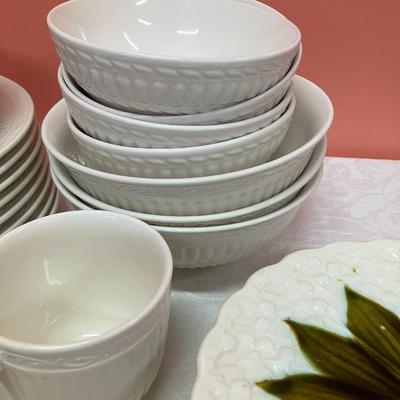 Sale Photo Thumbnail #71: Set includes 9 dinner plates, 8 salad plates, 8 saucers, 8 cups, 3 large bowls, 4 small bowls.... and a BONUS of 6 vintage snack plates