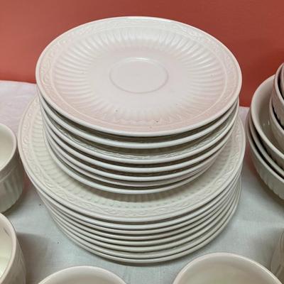 Sale Photo Thumbnail #69: Set includes 9 dinner plates, 8 salad plates, 8 saucers, 8 cups, 3 large bowls, 4 small bowls.... and a BONUS of 6 vintage snack plates
